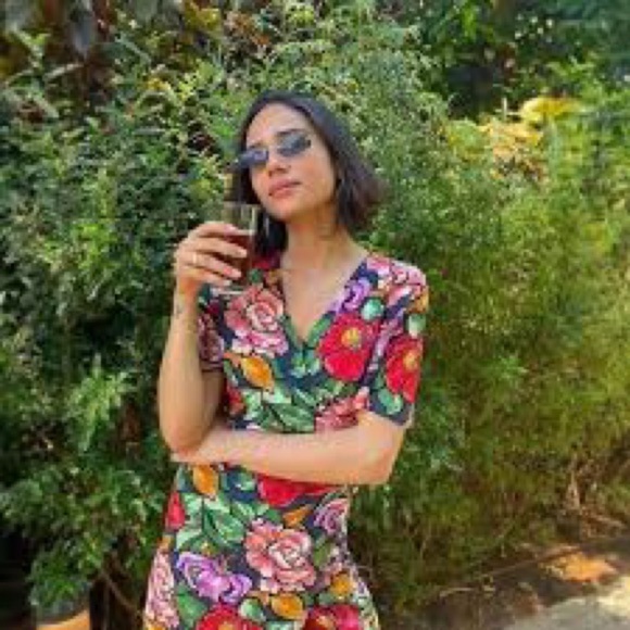 Zara Blogger Favorite Floral Wrap Mini Dress (D2) - Picture 6 of 13